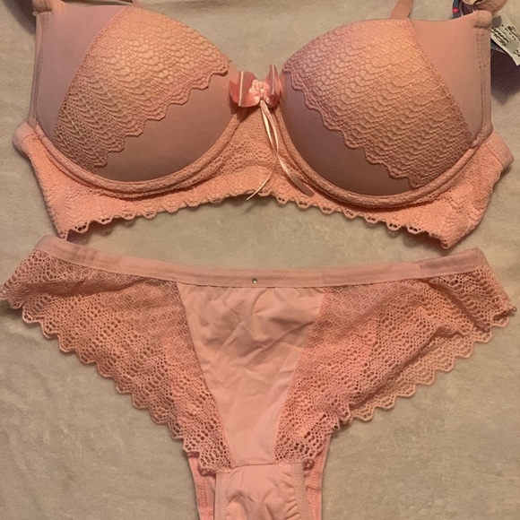 Brazilian bra and panty set - Picture 2 of 8